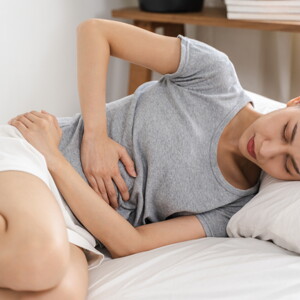 คุณแม่ปวดท้องน้อยหลังคลอด อันตรายไหม รับมืออย่างไรดี