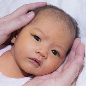 ทารกตัวเหลือง เกิดจากอะไร อาการลูกตัวเหลือง ที่แม่ควรรู้ ทารกตัวเหลือง เกิดจากอะไร อาการลูกตัวเหลือง ที่แม่ควรรู้