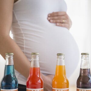 คนท้องกินโซดาได้ไหม อันตรายกับลูกในท้องหรือเปล่า