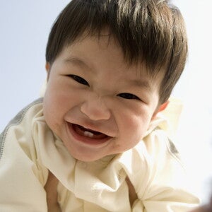 ทารกฟันขึ้นตอนกี่เดือน? ฟันเด็กขึ้นกี่เดือน? พร้อมวิธีดูแล