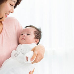 คุณแม่อุ้มลูกน้อยที่เกิดในฤกษ์คลอด และ ฤกษ์ผ่าคลอด ตุลาคม 2570
