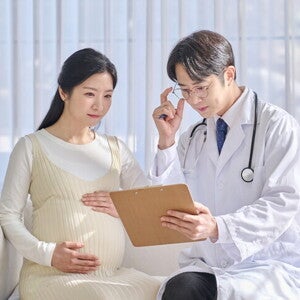 ฝากครรภ์ครั้งแรก เตรียมตัวยังไง เริ่มเมื่อไหร่ดี?