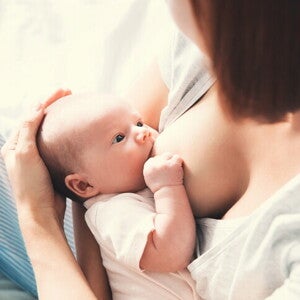 ทารกหิวนม ลูกดูดเต้าจะรู้ได้ไงว่าลูกอิ่ม สัญญาณที่คุณแม่สังเกตได้