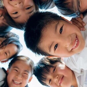 วิธีเสริมพัฒนาการทางอารมณ์และสังคมให้ลูก