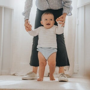 เด็กขาโก่ง จำเป็นต้องดัดขาลูกไหม ลูกขาโก่งดูยังไง