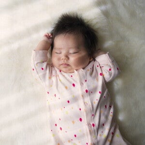 พัฒนาการเด็ก 2 เดือน พร้อมวิธีเสริมพัฒนาการเด็ก