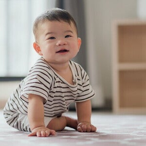 พัฒนาการเด็ก 9 เดือน ทารก 9 เดือน พร้อมวิธีเสริมพัฒนาการลูก พัฒนาการเด็ก 9 เดือน ทารก 9 เดือน พร้อมวิธีเสริมพัฒนาการลูก