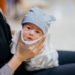 ลูกไม่เรอ อันตรายไหม? ทำไมกินนมเสร็จต้องจับลูกเรอทุกครั้ง ลูกไม่เรอ อันตรายไหม? ทำไมกินนมเสร็จต้องจับลูกเรอทุกครั้ง