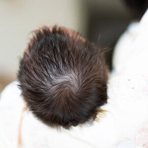 ขวัญบนหัวลูกบอกนิสัย? เด็กสองขวัญ ชายหญิง หมายถึงอะไร