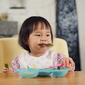 โภชนาการเด็กวัยหัดเดิน: 8 เทคนิคแก้ปัญหา “ลูกกินยาก” วัย 1 ปีขึ้นไป