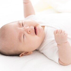 เด็กทารกท้องอืด วิธีแก้มีอะไรบ้าง พร้อมวิธีป้องกัน