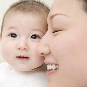 ลูกล้มหัวฟาดพื้น เด็กหัวกระแทกพื้น อันตรายไหม? เช็กอาการสำคัญที่แม่ต้องรู้ทันที