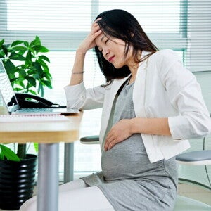 คนท้องปวดหัวข้างเดียวทำยังไงดี พร้อมวิธีแก้ไขอาการคนท้องปวดหัว