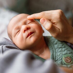 อาการแพ้แลคโตสทารก เกิดจากอะไร พร้อมวิธีป้องกันเมื่อลูกแพ้