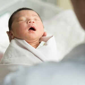 เด็กทารกนอนอ้าปาก ลูกนอนหายใจทางปาก อันตรายไหม