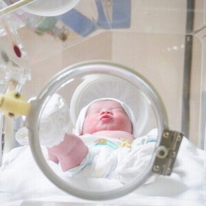 คลอดก่อนกำหนด เกิดจากอะไร? สัญญาณไหนที่แม่ต้องระวัง คลอดก่อนกำหนด เกิดจากอะไร? สัญญาณไหนที่แม่ต้องระวัง