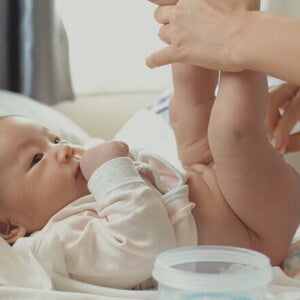 ลูกเป็นลำไส้อักเสบกี่วันหาย? วิธีดูแลลูกน้อยให้ปลอดภัย ลูกเป็นลำไส้อักเสบกี่วันหาย? วิธีดูแลลูกน้อยให้ปลอดภัย