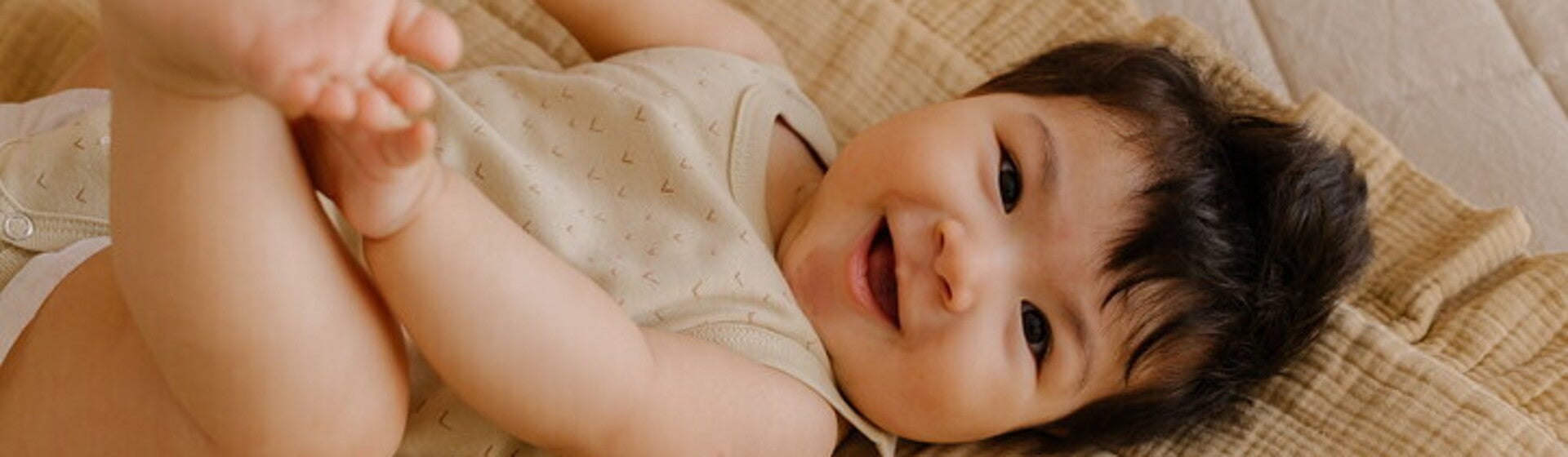 พัฒนาการเด็ก 8 เดือน ทารก 8 เดือน พร้อมวิธีเสริมพัฒนาการลูก