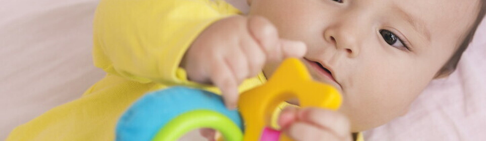 วิธีเลือกของเล่นเด็กเสริมพัฒนาการตามช่วงวัย ดีต่อพัฒนาการสมอง