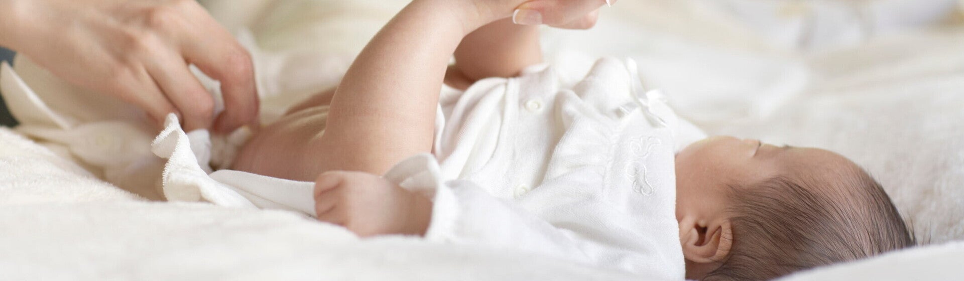 สีอึทารก บอกอะไร? เช็กลิสต์สีอุจจาระทารก แบบไหนปกติ แบบไหนต้องหาหมอ