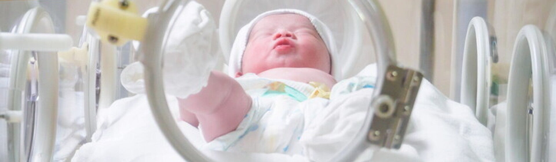 คลอดก่อนกำหนด เกิดจากอะไร? สัญญาณไหนที่แม่ต้องระวัง