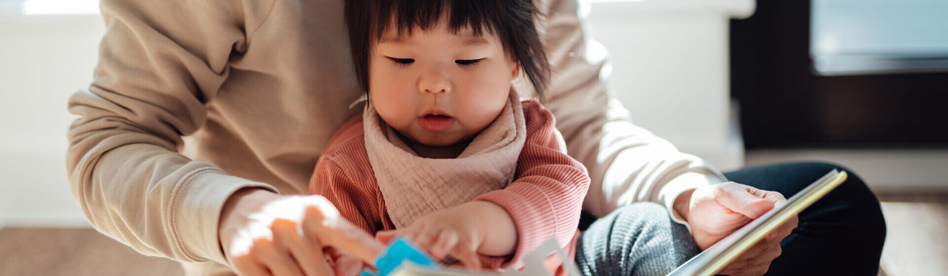 พัฒนาการเด็ก 1 ขวบ 3 เดือน มีอะไรบ้าง ลูกน้อยมีพัฒนาการอย่างไร พัฒนาการเด็ก 1 ขวบ 3 เดือน มีอะไรบ้าง ลูกน้อยมีพัฒนาการอย่างไร