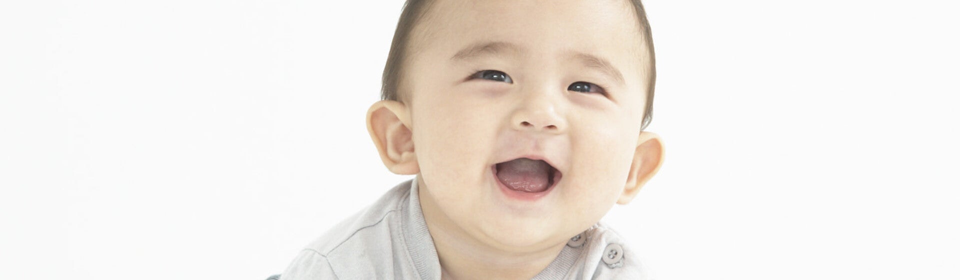 เด็กทารกกำลังทำท่าทางเริ่มคลาน