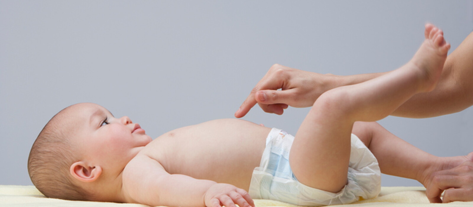 สังเกตอาการทารกท้องอืด พร้อมวิธีป้องกันและวิธีแก้ทารกท้องอืดในทารก