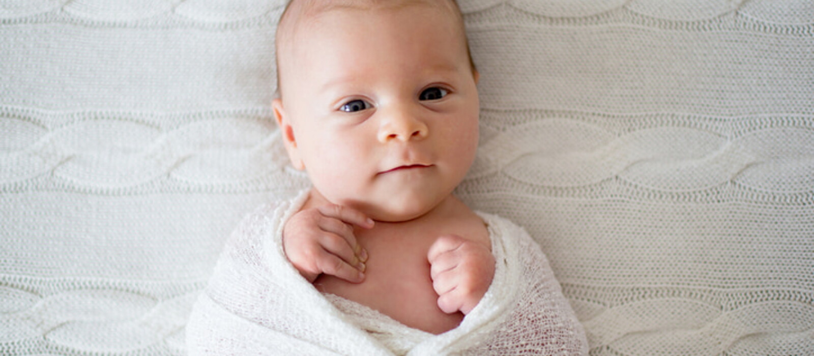 วิธีห่อตัวทารก การห่อตัวทารกให้ลูกสบายตัว คล้ายอยู่ในท้องแม่