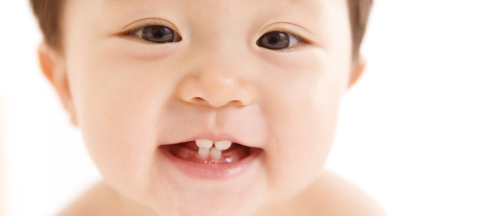 ลูกน้อยฟันแท้ขึ้นกี่ขวบ ฟันน้ำนมหลุดเมื่อไหร่ พร้อมวิธีดูแลฟันแท้
